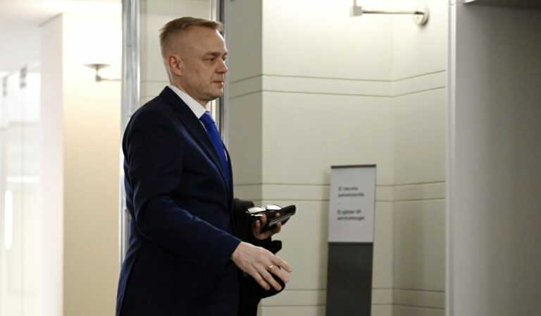 Eduskunnan puolustusvaliokunnan ylimääräinen kokous Itämeren tapahtumista