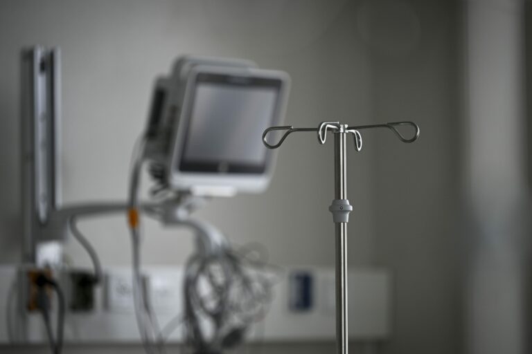 Mehiläisen mediatilaisuus ja sairaalakierros