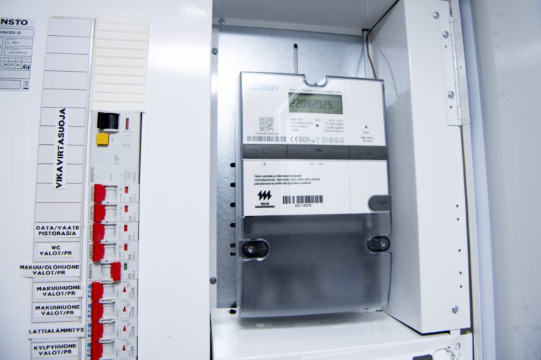Varttisähkömittarin asennus