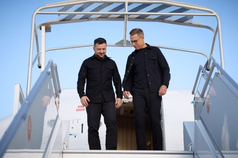 Ukraine's President Volodymyr Zelensky and Finland's President Alexander Stubb arrive in Paris