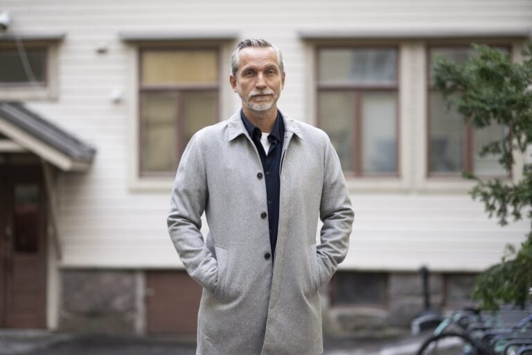 Ranskalainen kirjailija Olivier Norek median tavattavissa