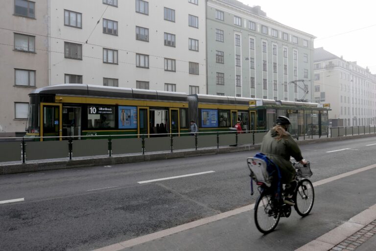 Raitiovaunujen paluu Mannerheimintielle