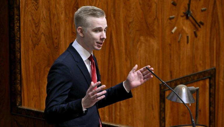 Täysistunto, lähetekeskustelussa valtion vuoden 2026 talousarvioesitys ja talousarvioesitykseen liittyvät budjettilakiesitykset