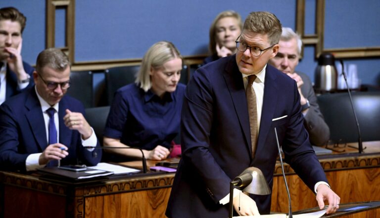 Täysistunto, lähetekeskustelussa valtion vuoden 2026 talousarvioesitys ja talousarvioesitykseen liittyvät budjettilakiesitykset