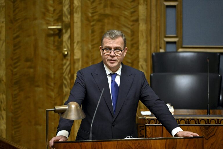 Eduskunnan täysistunto - välikysymyskeskustelu