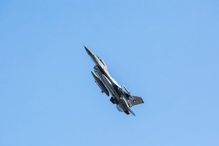 Tanskan F-16-hävittäjä Baltian ilmavalvontatehtävässä. / NATO
