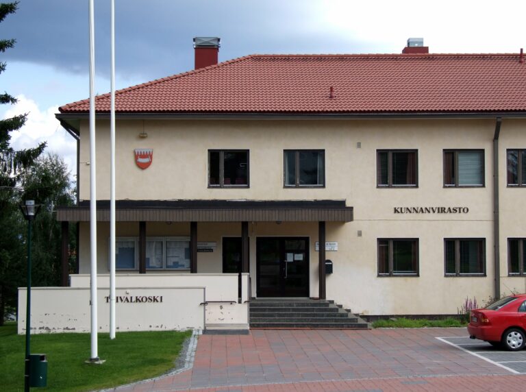Taivalkoski_Town_Hall_20070727