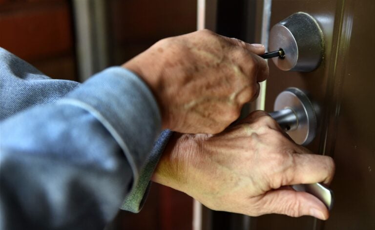 Kuvituskuvaa naisesta