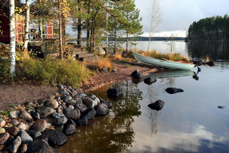 Kesämökki syksyllä