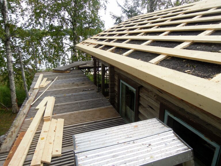 Saunamökin kattoremontti