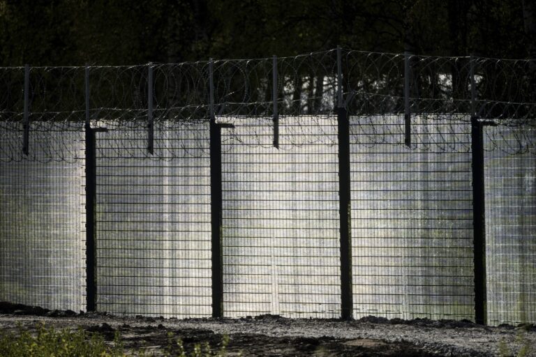 Itärajan esteaita Nuijamaalla