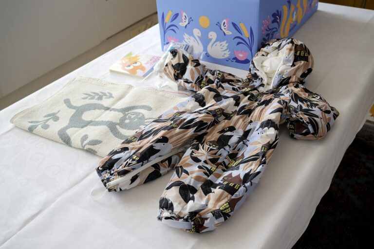 Kela uudistaa äitiyspakkausta