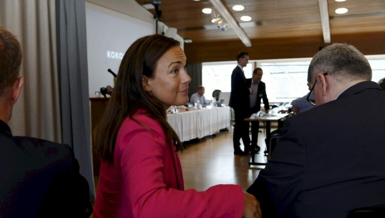 Kokoomuksen puoluevaltuuston kokous - määrä valita uusi puoluesihteeri