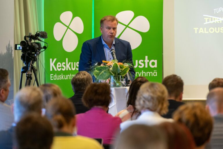 Keskustan eduskuntaryhmän kesäkokouksen tiedotustilaisuus