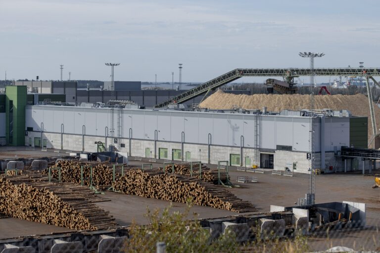 Mediavierailu Metsä Groupin Rauman-tehtaille