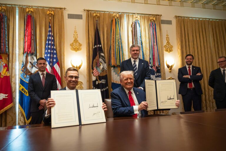 Presidentit Stubb ja Trump allekirjoittivat yhteisymmärryspöytäkirjan jäänmurtajayhteistyöstä