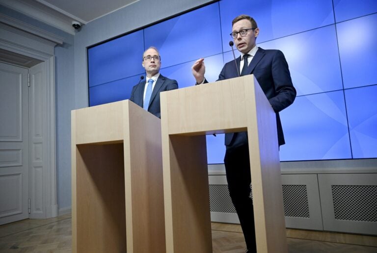 Työministerin tiedotustilaisuus irtisanomiskynnyksen madaltamisesta