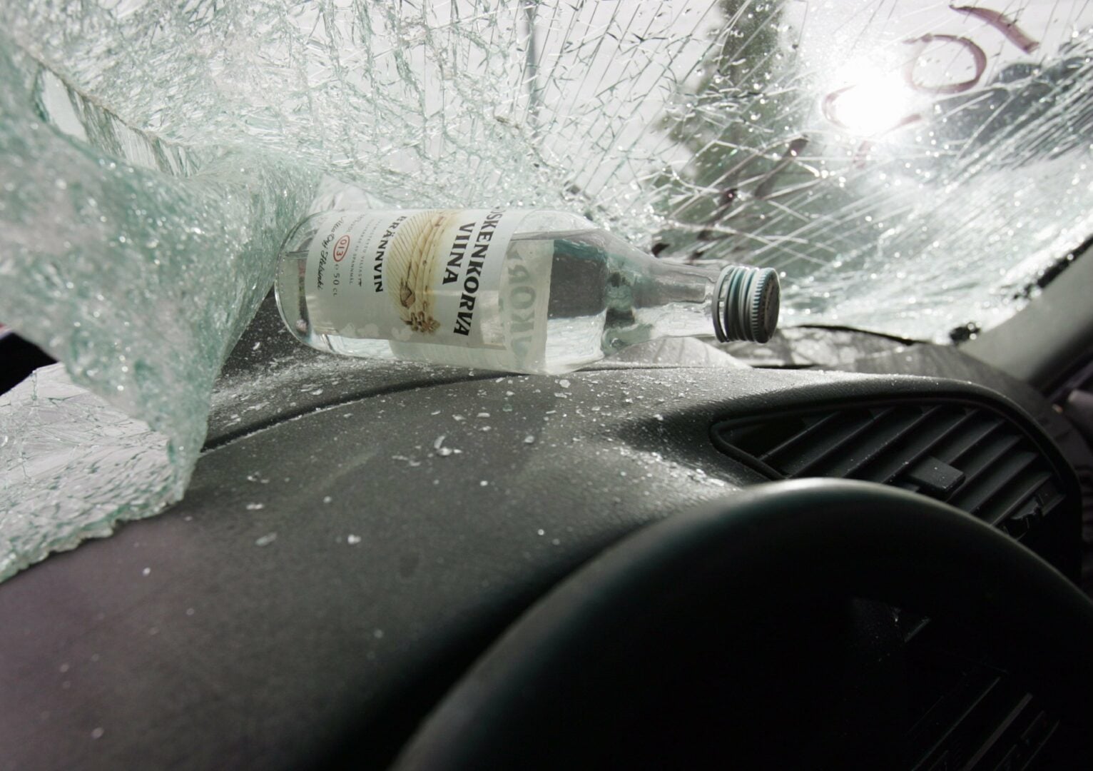 Liikenneturvan mukaan rattiin voi mennä vain vesiselvänä. LEHTIKUVA / PEKKA SAKKI