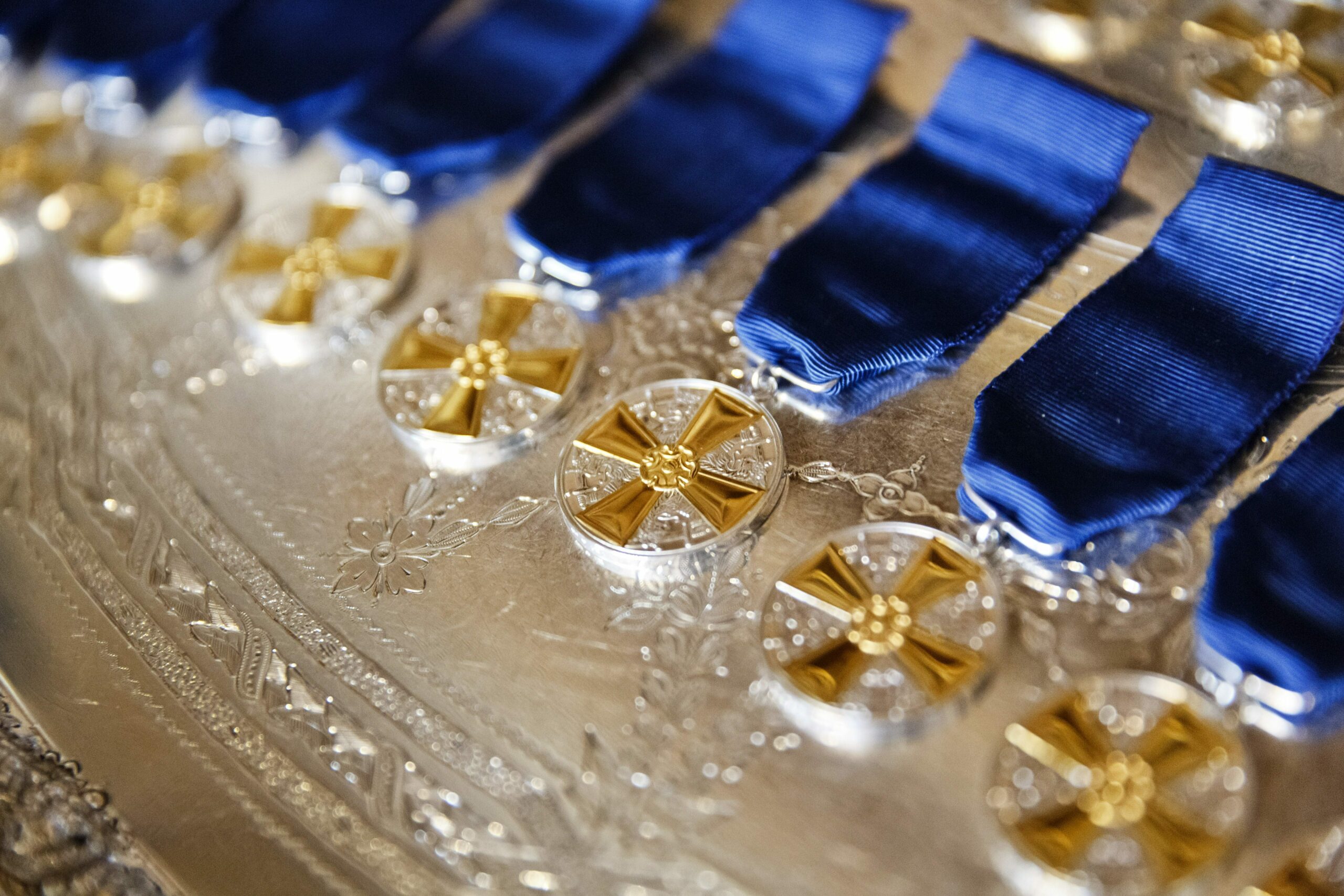 Kansanedustaja iloitsee: Isille jaettiin ensimmäistä kertaa kunniamerkit