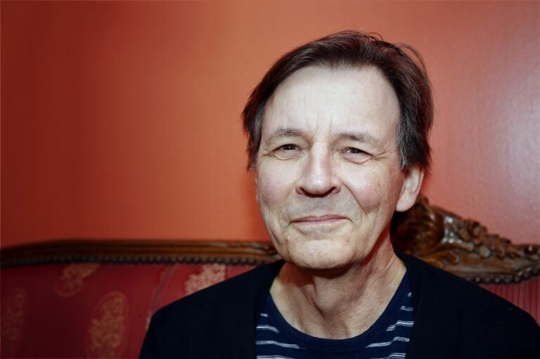 Teos-kustantamon pressiaamiainen Daddy Cool -kirjasta