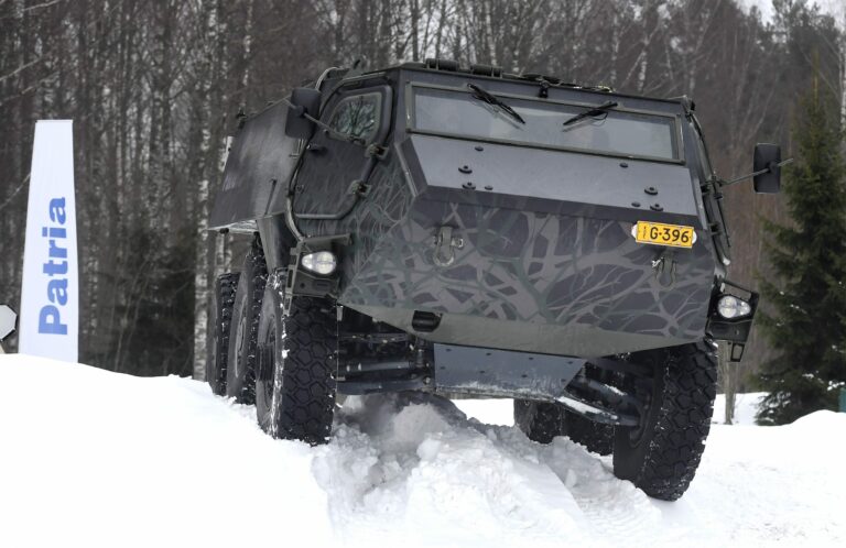 Uusi Patria 6x6-ajoneuvo