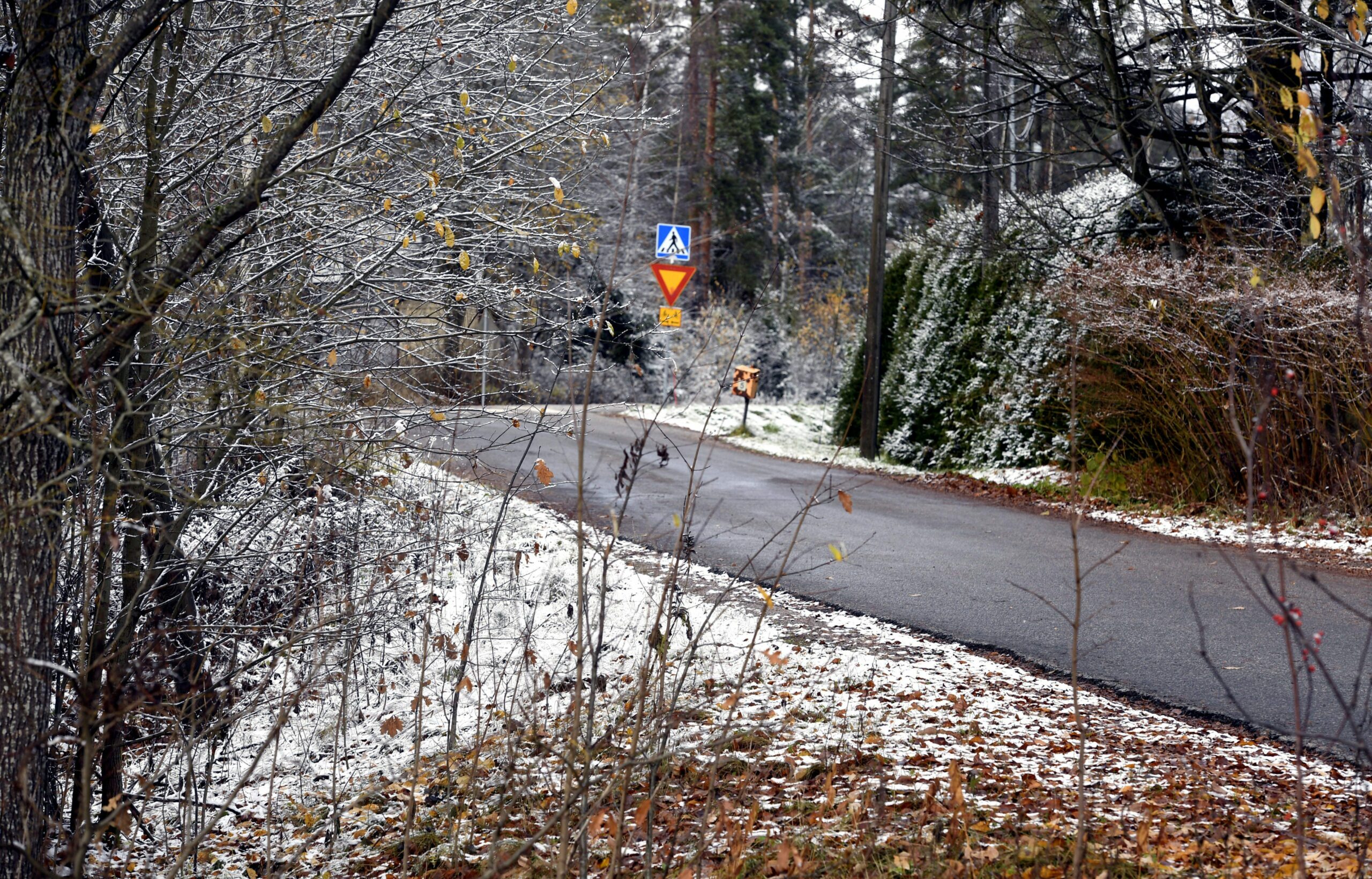Musta jää voi yllättää autoilijan