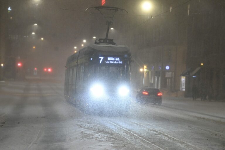 Lumimyräkkä valtaa Suomen