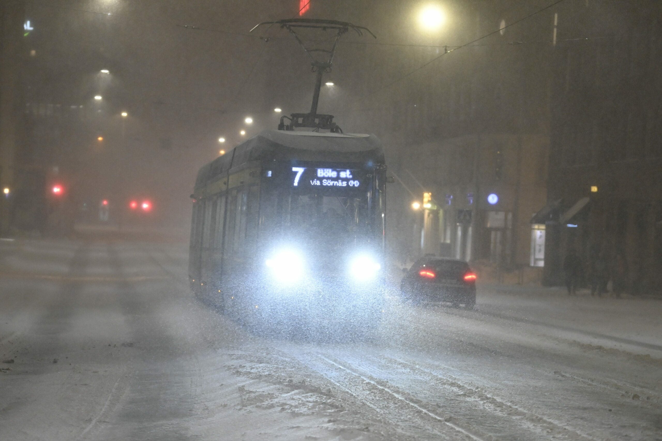 Talvimyrsky iskee, lunta voi kertyä jopa 40 senttimetriä