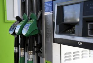 Bensiinipumppu Hermannin Neste-asemalla. LEHTIKUVA / SAARA PELTOLA