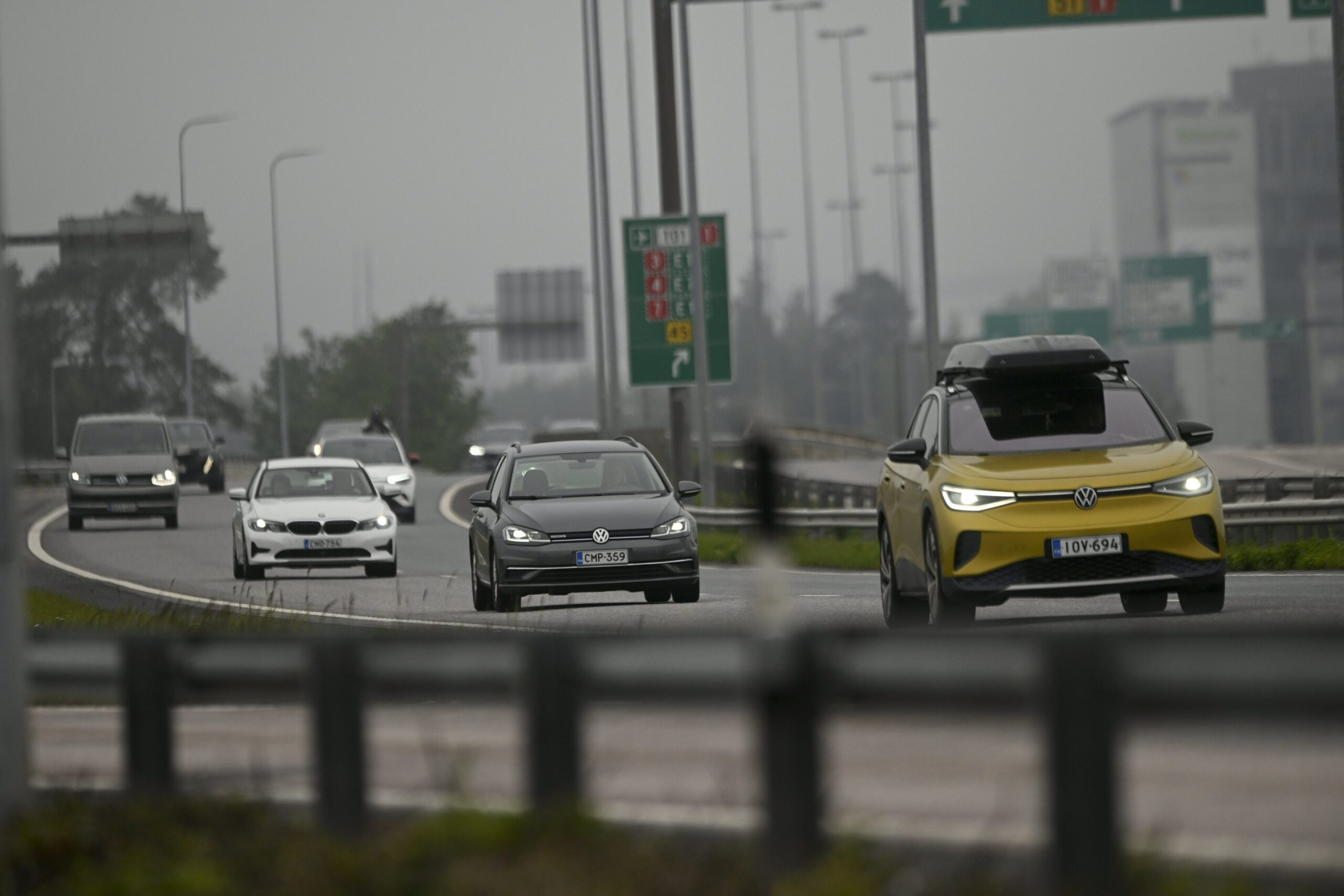 Ajovalot ovat suomalaisten autojen yleisimpiä vikoja