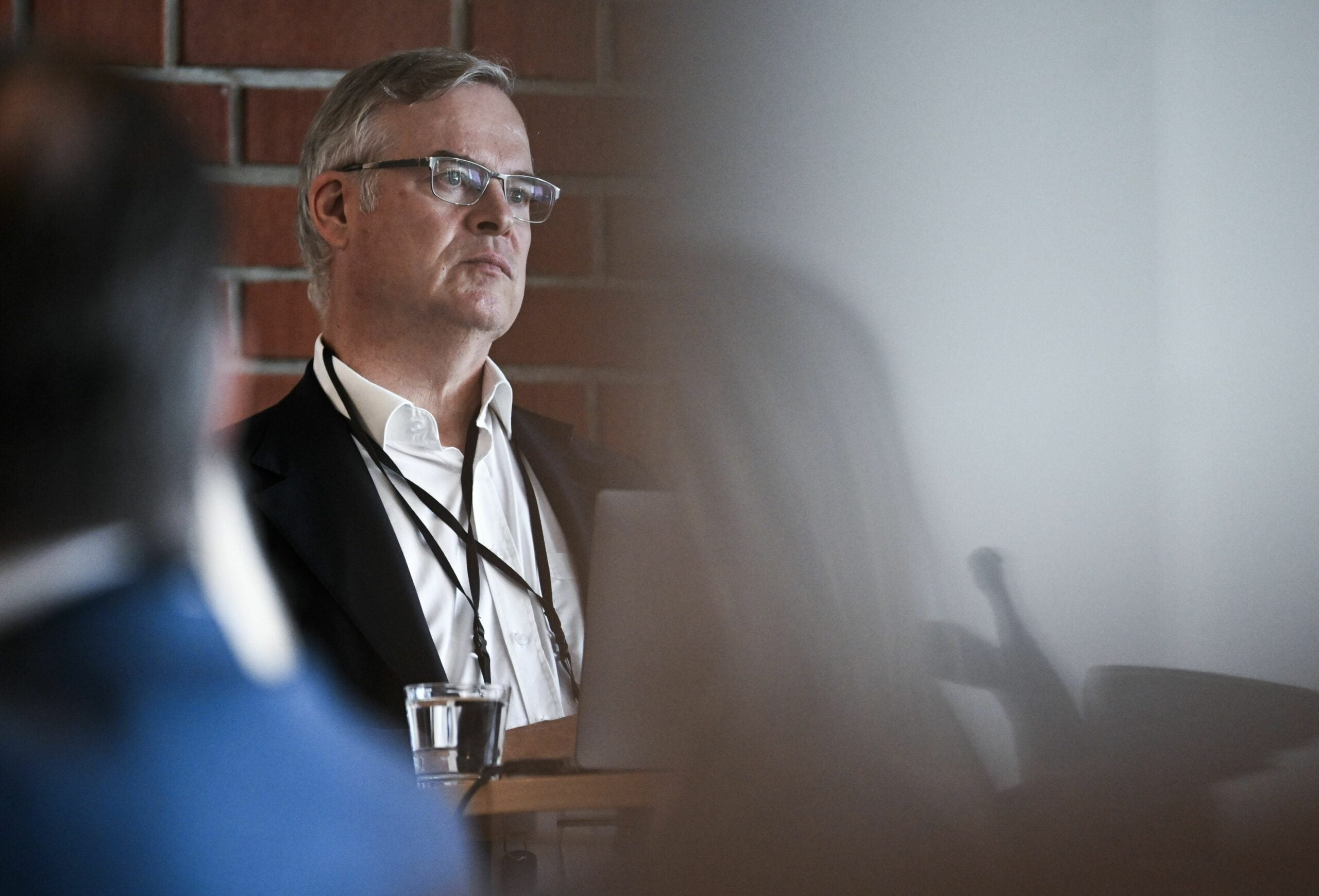 Lasse Lehtonen HS:lle: On erikoinen ajatus, ettei työpaikalla pitäisi koskaan käydä