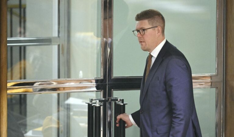 Eduskunnan täysistunto, lähetekeskustelu ensi vuoden budjetista jatkuu