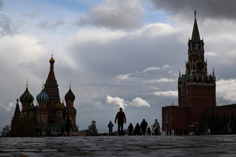RUSSIA - DAILY LIFE - TOURISM - ARCHITECTURE