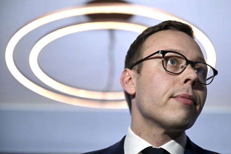 Työministerin tiedotustilaisuus irtisanomiskynnyksen madaltamisesta