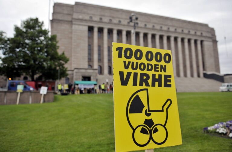 Ihmisbanderolli ydinvoimaa vastaan