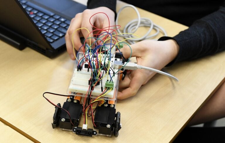 Ohjelmointi ja robotiikka kouluopetuksessa