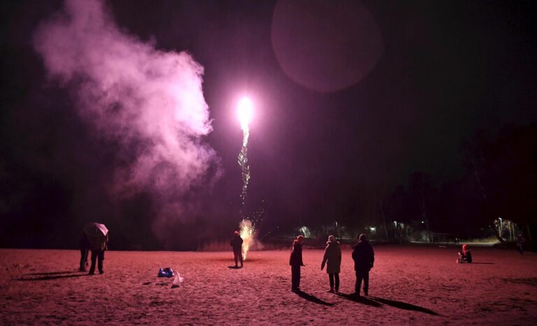 Ilotulitteiden ampumista