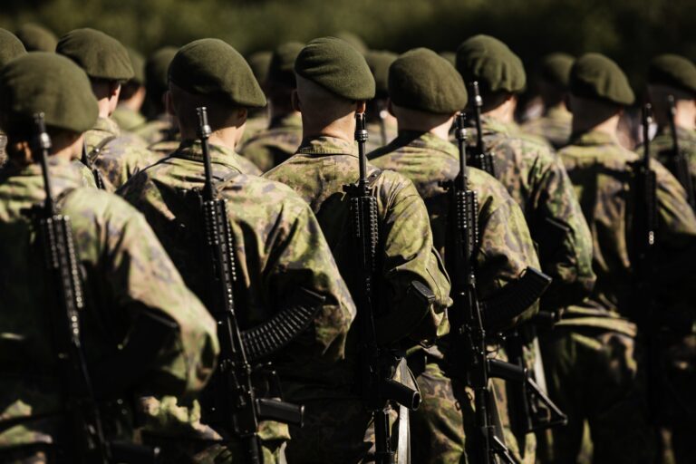 Kaartin jääkärirykmentin sotilasvalatilaisuus Keravalla