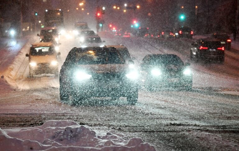 Lumipyry hankaloittaa liikennettä