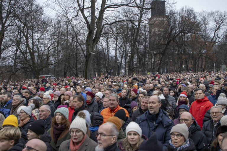 Perinteinen joulurauhan julistus kaikuu tänäkin vuonna Brinkkalan talon parvekkeelta jouluaattona