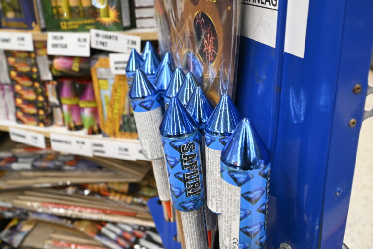 Vuodenvaihteen rakettikauppaa