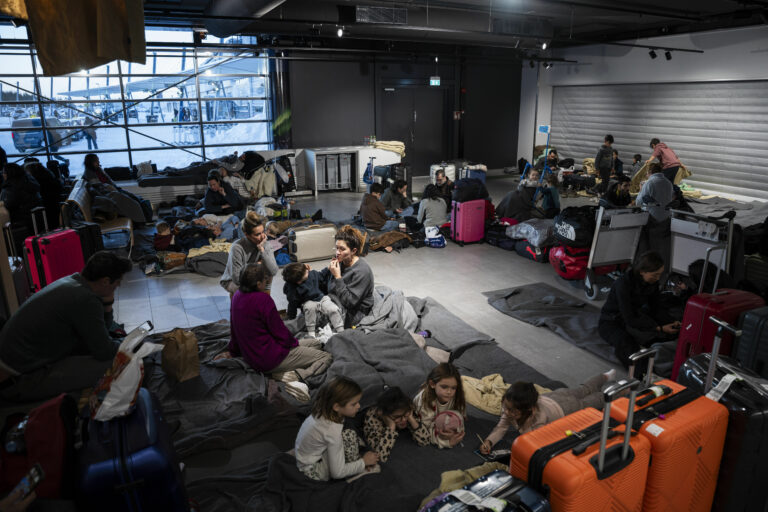 Sadat Hannes-myrskyn takia jumiin jääneet odottavat edelleen lentoa Rovaniemellä