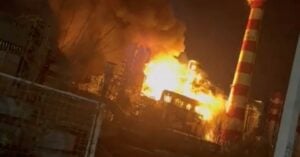 Tuapsen jalostamolla palaa (Kuva: X-tili JAS JasADRxquisites)