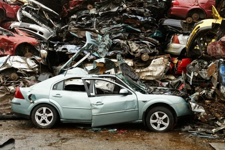 Autojen kierrätys hyödyntää suurimman osan romuautojen materiaaleista