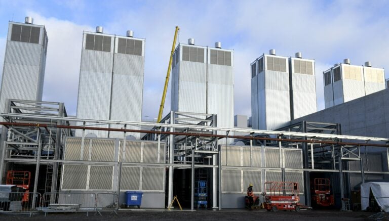 Pääministeri Marinin vierailu Googlen datakeskukseen