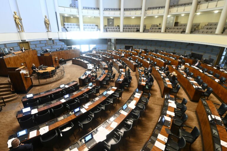 Eduskunnan täysistunto