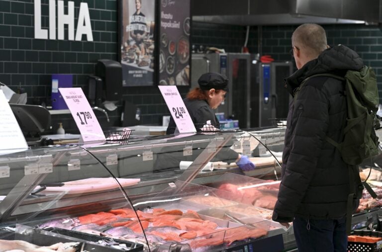 Kaupankäyntiä Prisma-tavaratalossa