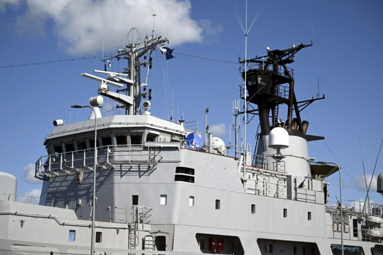 Naton kansainvälinen alusosasto vierailulla Helsingissä