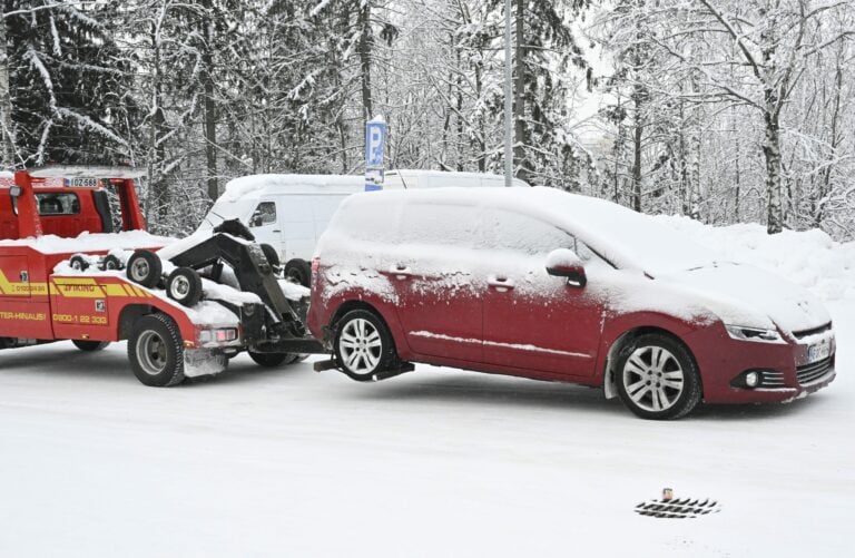 Kovat pakkaset näkyvät ruuhkina lämpimissä pysäköintihalleissa