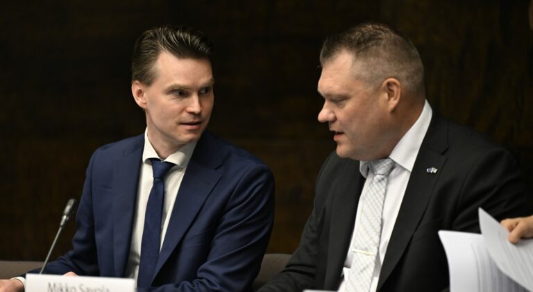 Puolustusvaliokunnan tiedotustilaisuus puolustusselontekoa koskevasta mietinnöstä